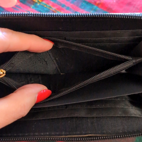 Vegan leather zip around wallet - Picture 9 of 11